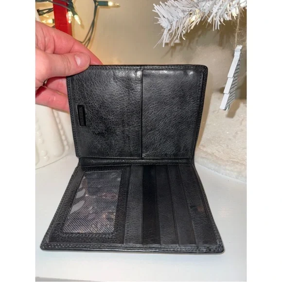 Fossil Black Leather Passport Holder - Picture 5 of 5